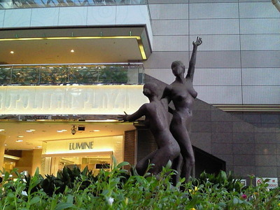 201208121749000
