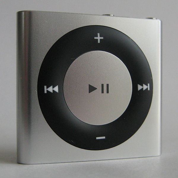 iPod nanoの第6世代のデザイン、シンプルな形状とクリックホイールのインターフェースが特徴の音楽プレーヤー